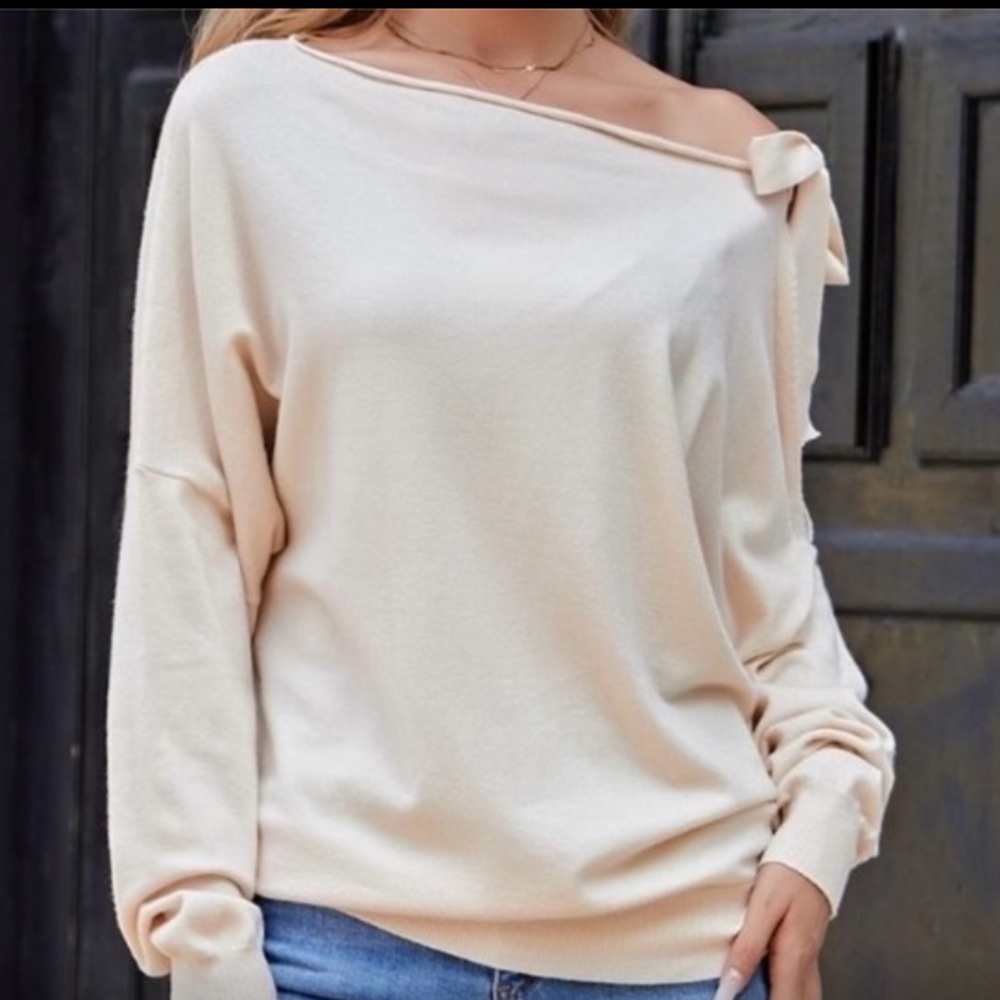 Exlura Elegant Cream Sweater with Bow Detail/NWT